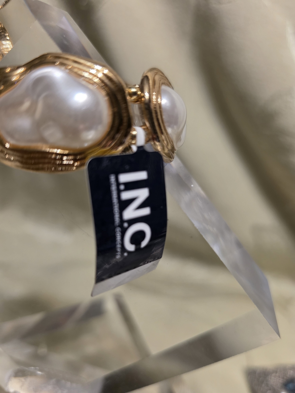 #987 Gold Pearl Link Bracelet - Elegant Women’s Jewelry - Picture 3 of 4